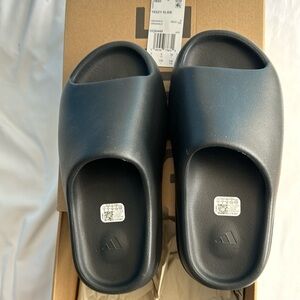 Adidas Yeezy Slides size 6
